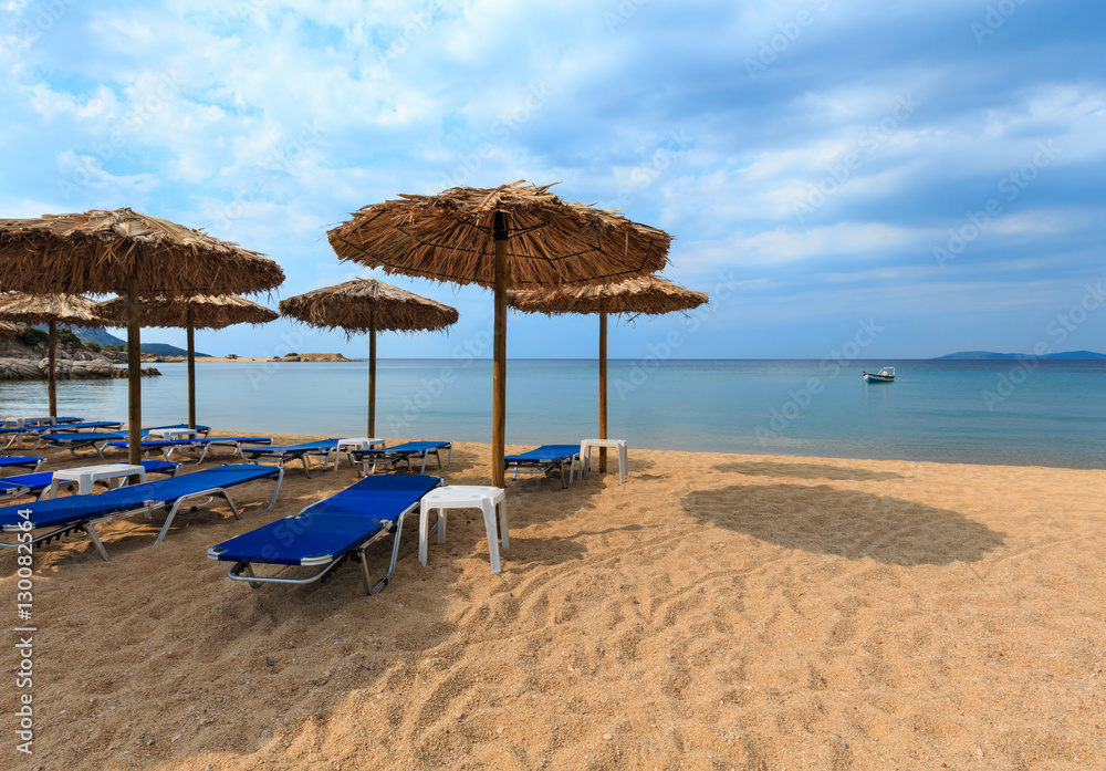 Fototapeta premium Summer morning beach (Chalkidiki, Greece).