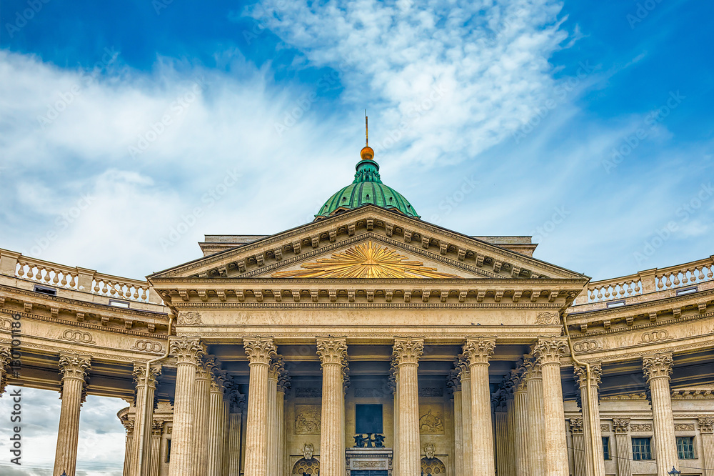 Obraz premium Facade and colonnade of Kazan Cathedral in St. Petersburg, Russi