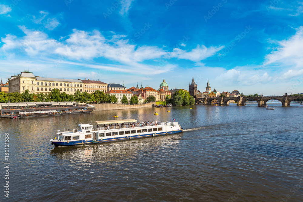 Fototapeta premium Panoramic view of Prague