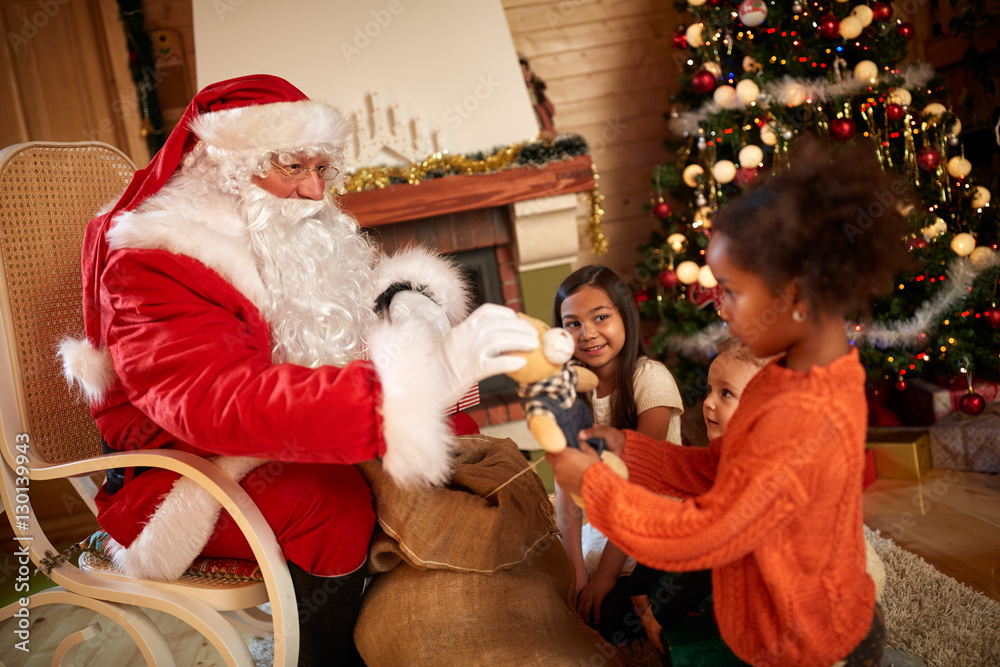 real-santa-claus-with-gifts