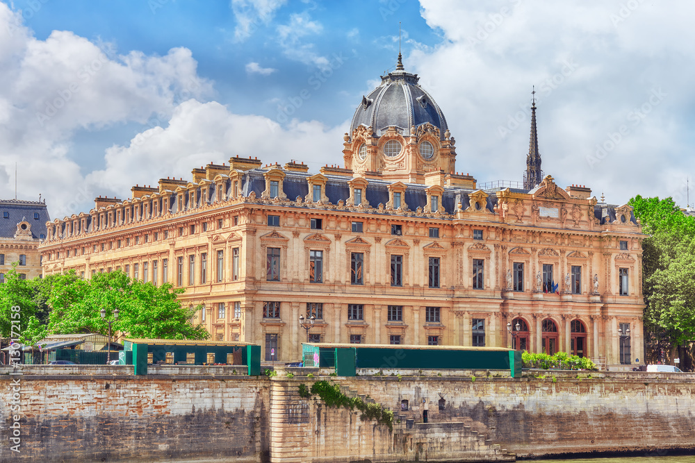 River Seine, Registry of the Paris Commercial Court and Bridge o