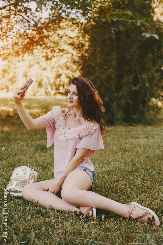 Fototapeta premium girl doing makeup