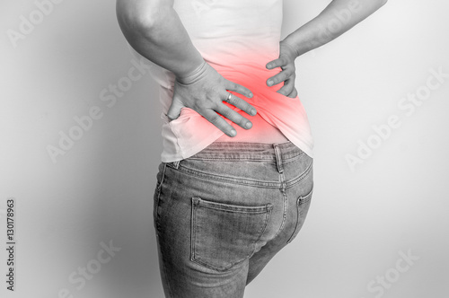 Canvastavla Woman with back pain - black and white photo