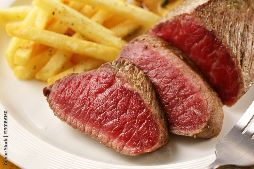 Obraz premium 牛もも肉 レアステーキ Cow thigh meat rare steak