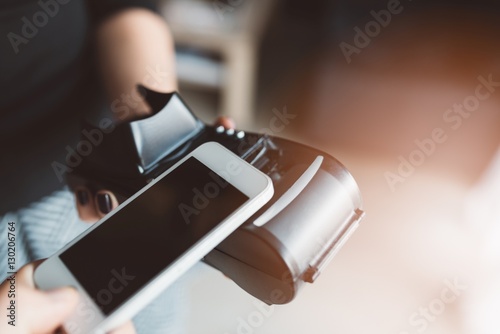 Fotografia Man using NFC technology on smart phone to pay