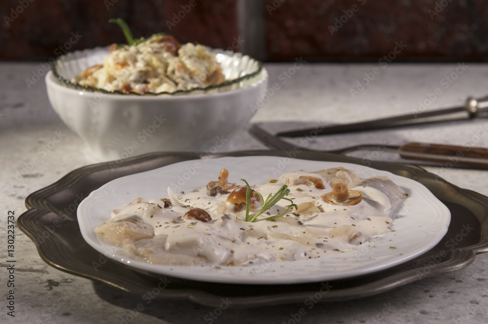 fish in cream sauce with mushrooms 