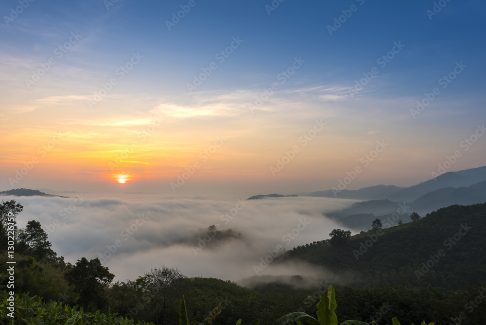 Obraz premium Mountain Mist at Sunrise, Phu Huay Isan, Nongkhai, Thailand