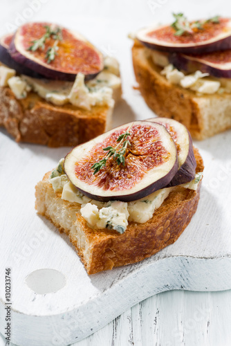 toast with figs and blue cheese, closeup