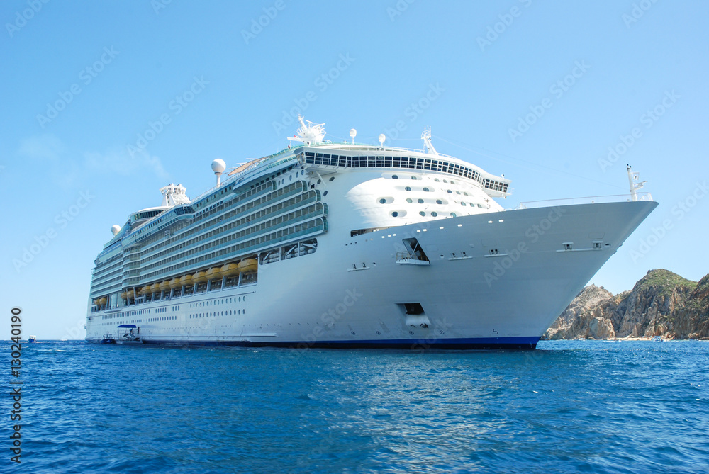 Luxury cruise ship in Mexico - obrazy, fototapety, plakaty 