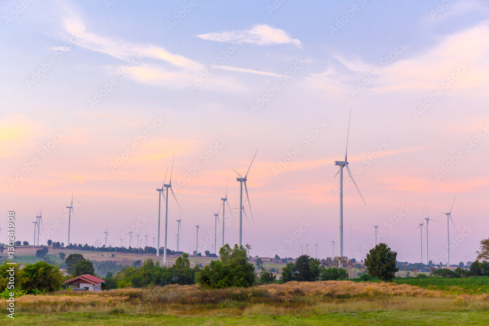 Obraz premium Wind turbines at sunset