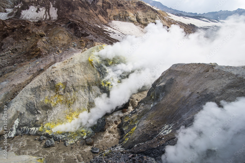 Smoking fumaroles on Mutnovsky volcano, Kamchatka, Russia Stock-Foto ...