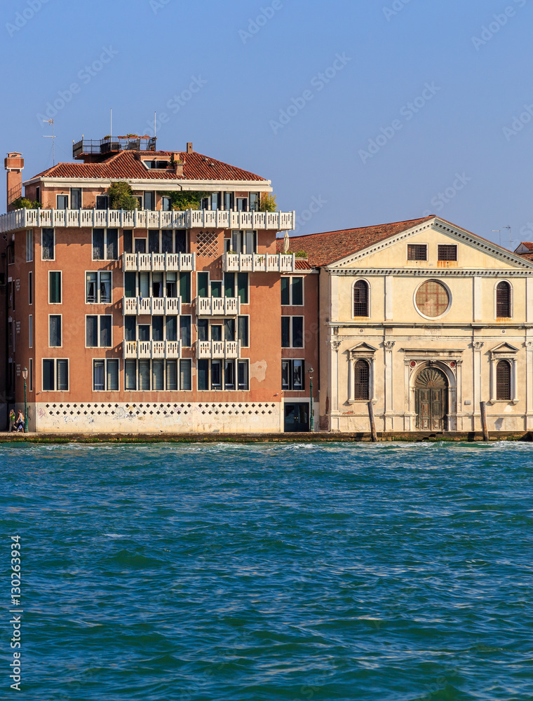 Obraz premium Colorful weathered facades of old venetian buildings