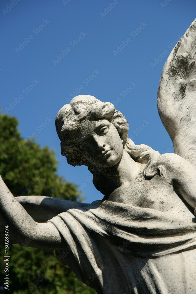 Obraz premium Statue of Archangel