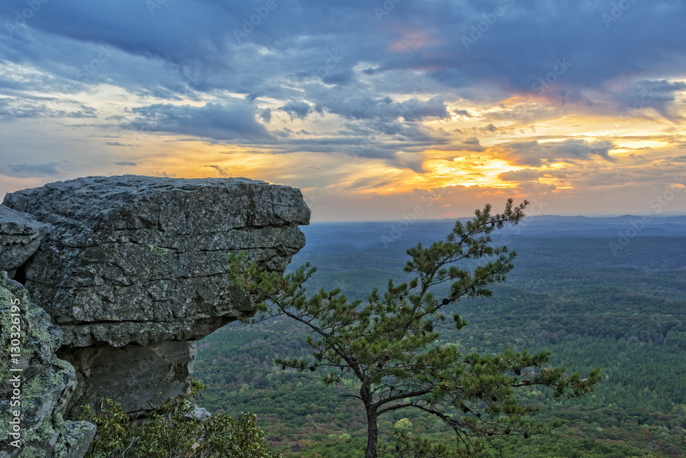 Naklejka premium Sunset At Cheaha Overlook 4
