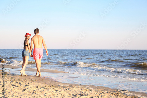 Lovely couple on tropical b...