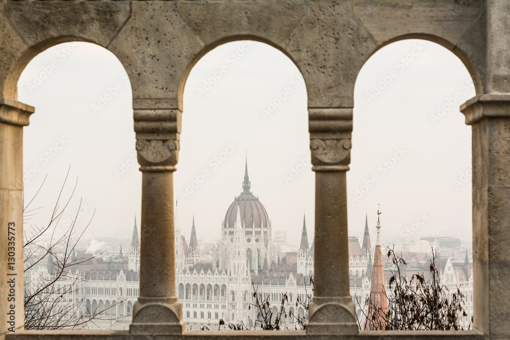 Fototapeta premium panoramic views to budapest parliament at sunrise, hungary