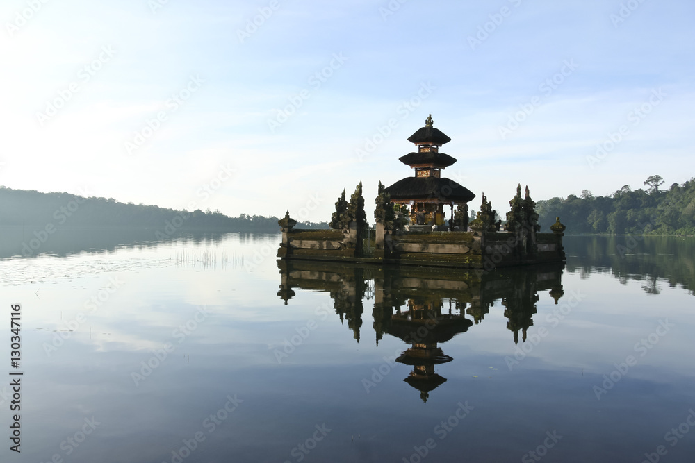 Pura Ulun Danu water temple lake brataan bali