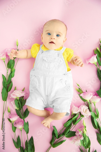 Cute baby and eustoma flowe...
