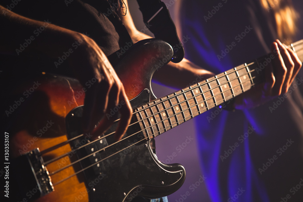Close-up photo, bass guitar player - obrazy, fototapety, plakaty 