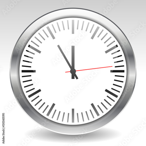Wanduhr in Silber - Hintergrund (hell)