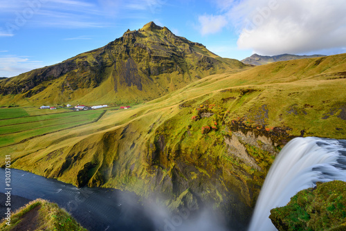 Famosa cascata de Skogafoss na Islandia.