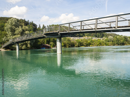 puente sobre el río Aare en la ciudad  europea de Berna en Suiza, verano de 2016 OLYMPUS CAMERA DIGITAL. photo