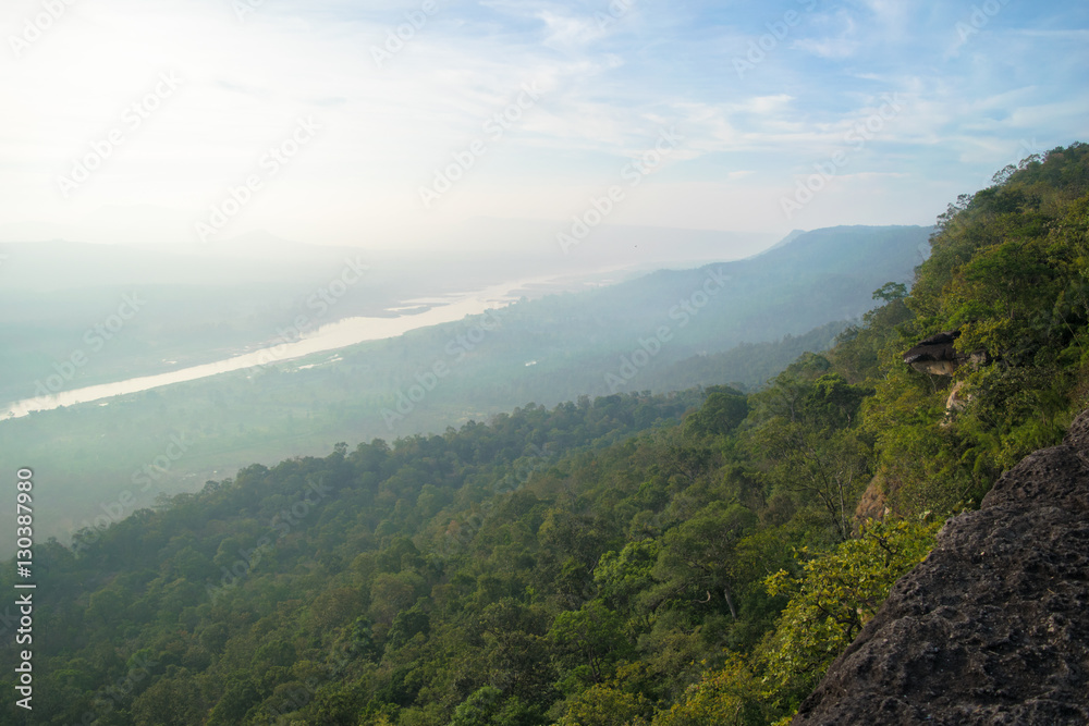 Naklejka premium Colorful misty morning in rocks