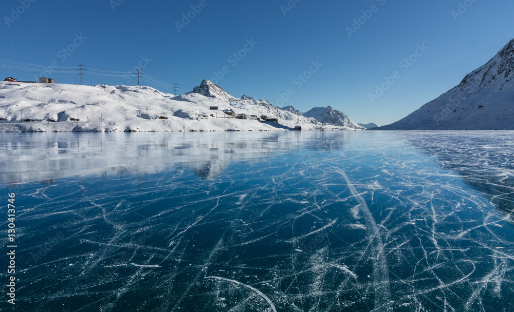Obraz premium Lago Bianco ghiacciato - Passo del Bernina