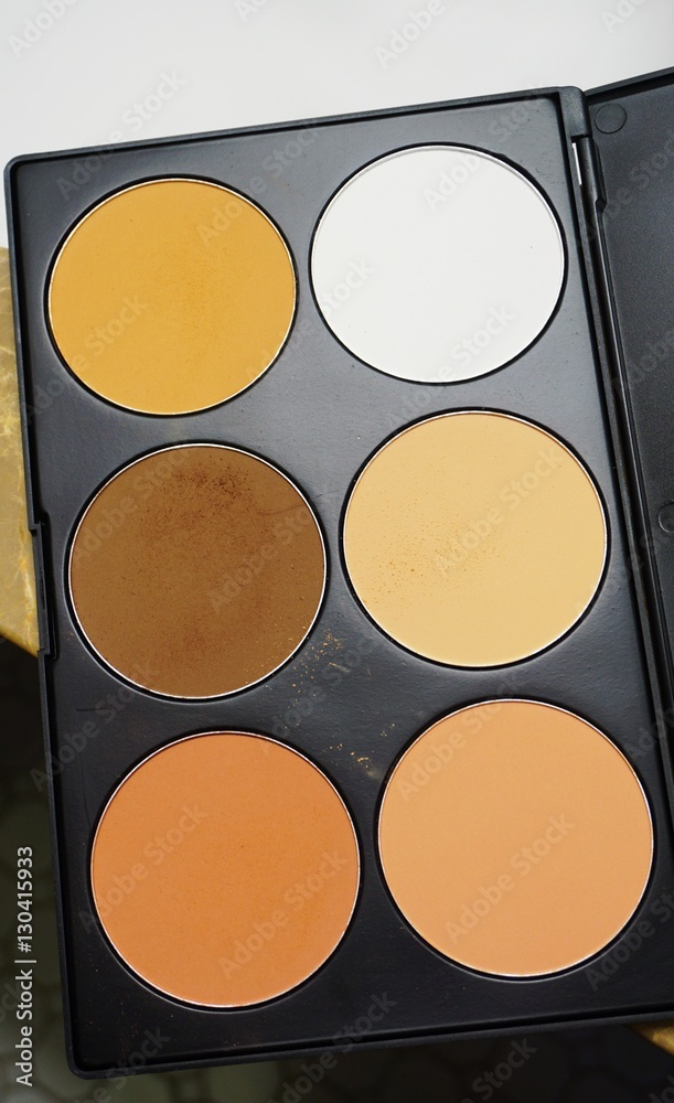 Palette of cheek contouring make-up powder Palette of cheek contouring make-up powder
