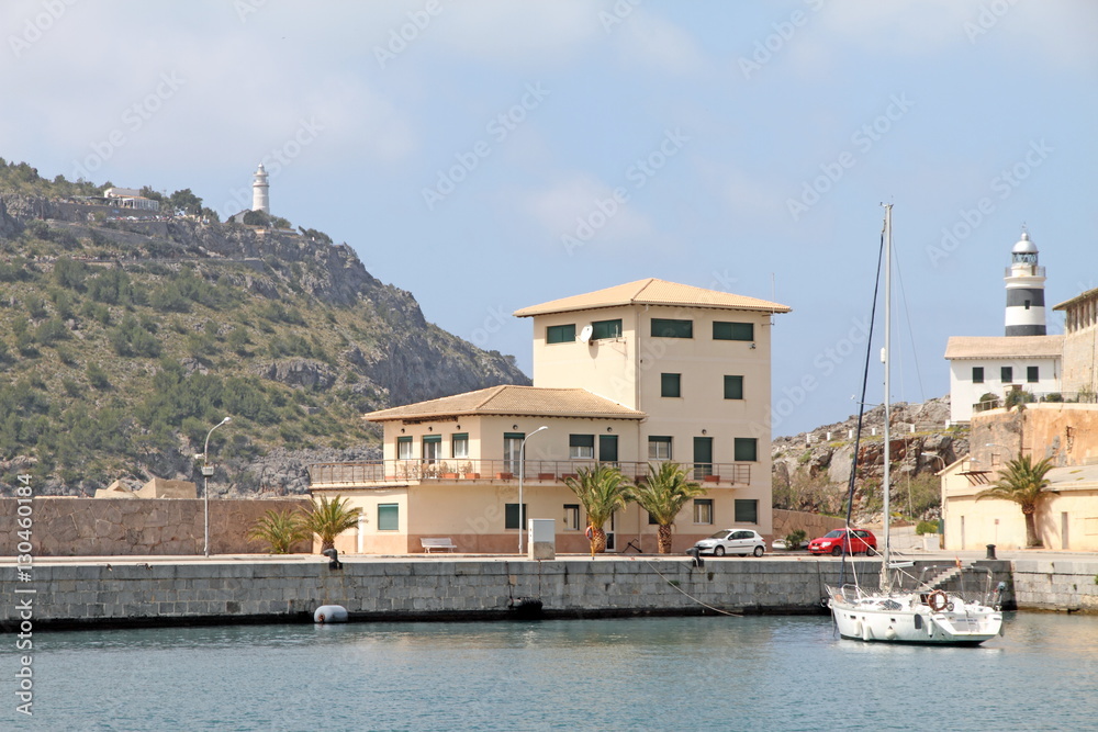 Φωτογραφία Puerto de Soller Port of Mallorca with boats in balearic island,