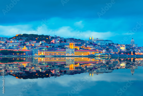 Obraz na płótnie Lisbon Skyline and its Reflection at Night, Portugal w salonie