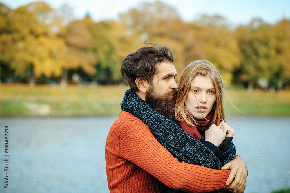 Fototapeta premium Young couple in autumn park