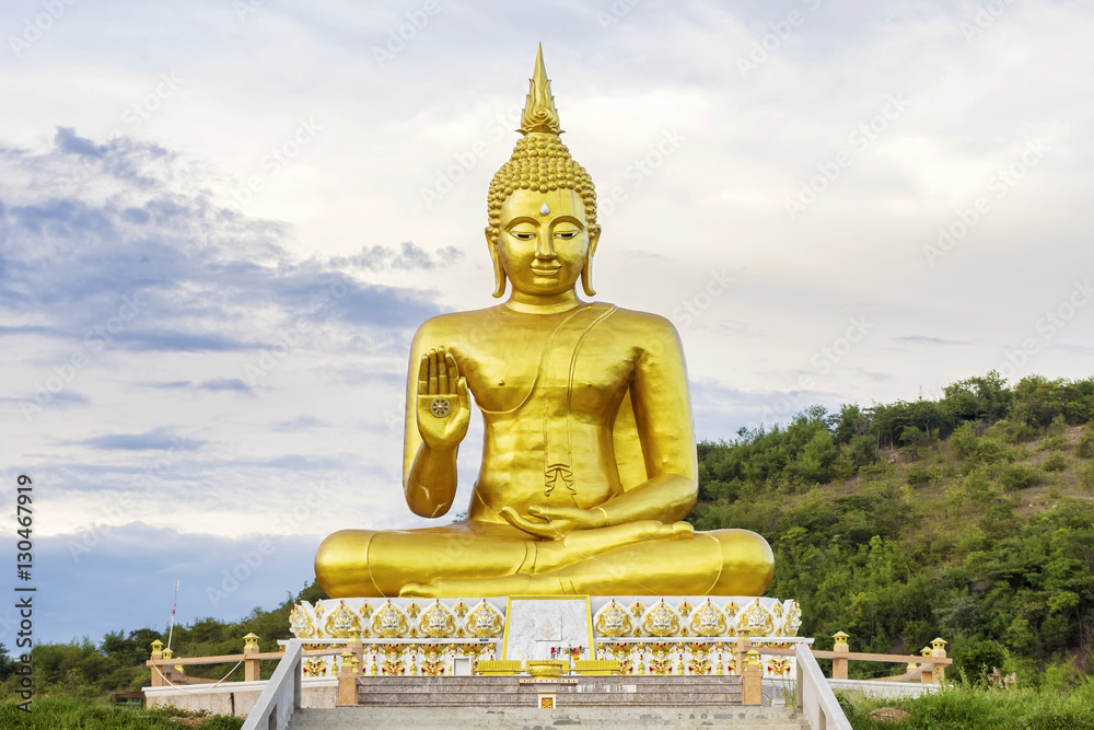Grand big Buddha sculpture statue landmark
