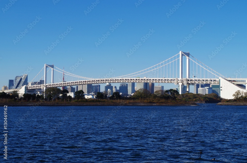 Fototapeta premium Tęczowy Most i Zatoka Tokijska