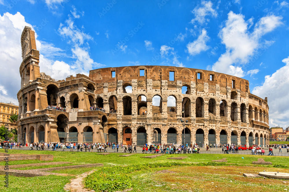 Naklejka premium Koloseum w Rzymie, Włochy. Wielkie Koloseum Rzymskie, znane również jako Amfiteatr Flawiuszów.