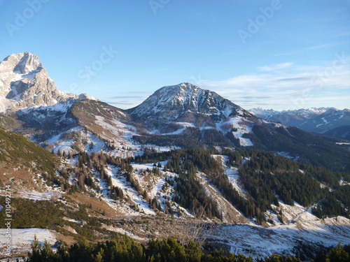 early winter trekking in beautiful salzkammergut © luciezr