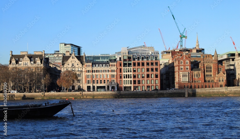 Obraz premium London, Temple Riverfront and Victoria Embankment