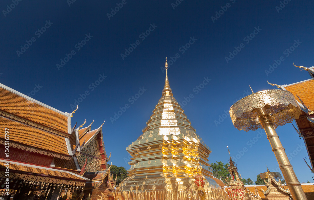 Fototapeta premium Golden pagoda wat Phra That Doi Suthep chiangmai Thailand