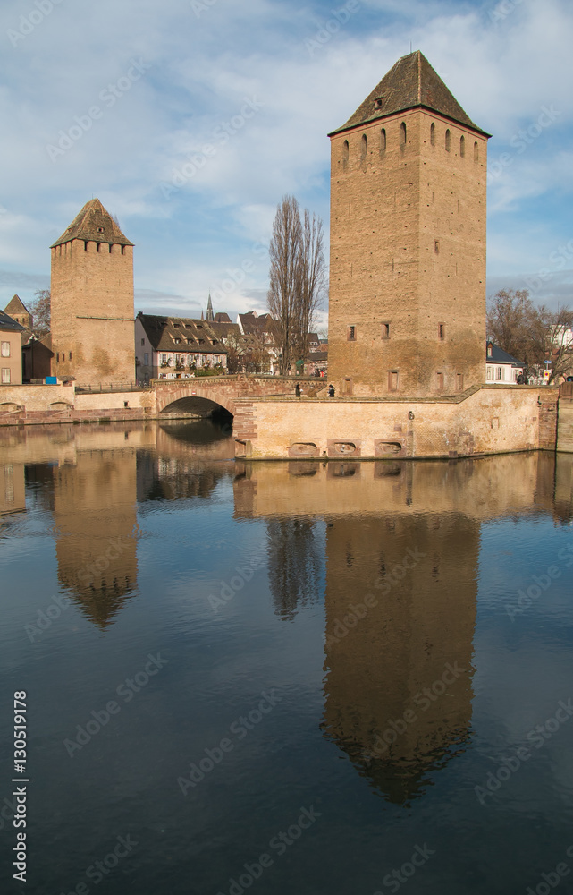 Ponte coperto nella città medievale di Strasburgo in Alsazia, Francia