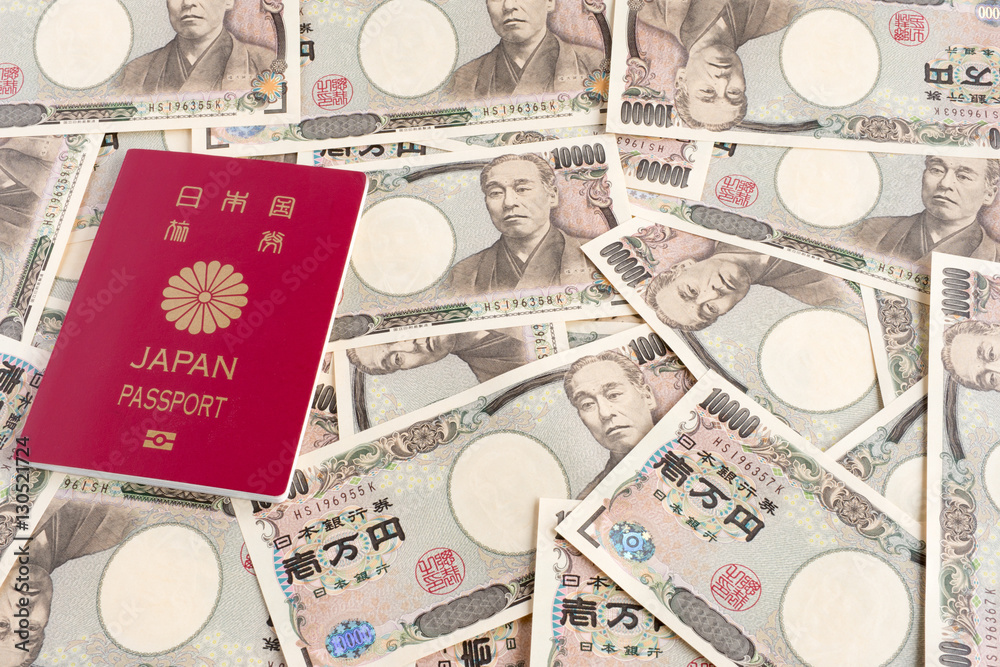 日本のパスポートと一万円札 日本のパスポートと一万円札