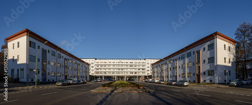 Photography Brückenhaus über die Aroser Allee in der Berliner Weißen Stadt(Ansicht von Süd