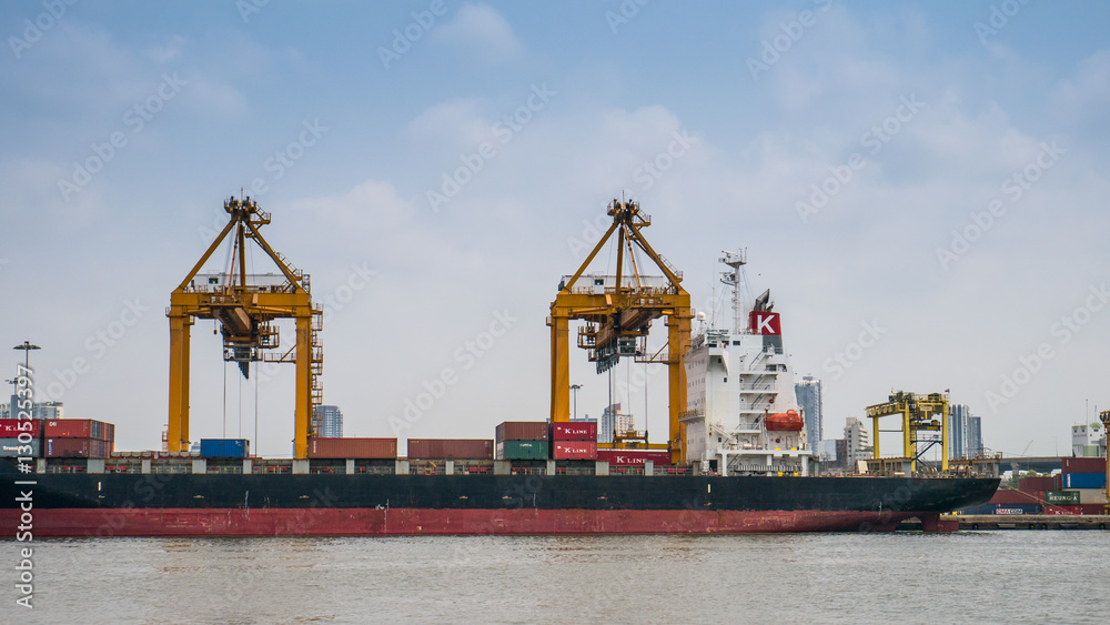 container ship port transportation business