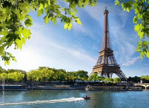 Seine and Eiffel Tower © Givaga