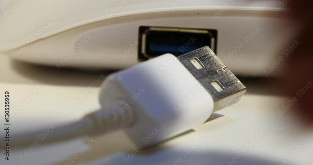 USB connecting hub to communicate USB connecting hub to communicate