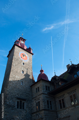 Svizzera, 08/12/2016: vista della Zyttrum, la torre Zyt con il più antico orologio della città costruito nel 1535 nella città medievale di Lucerna photo