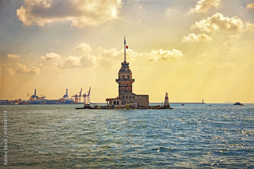 Fototapeta premium Maiden's Tower or Kizkulesi - famous historical landmarks of Istanbul, Turkye