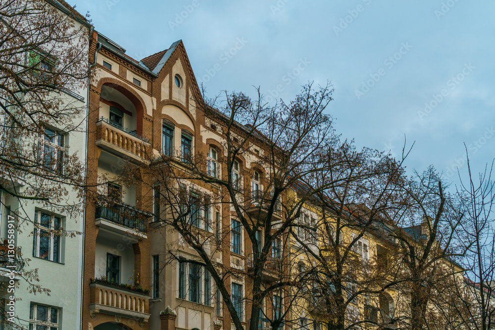 Fototapeta premium wonderful and old row houses at berlin street