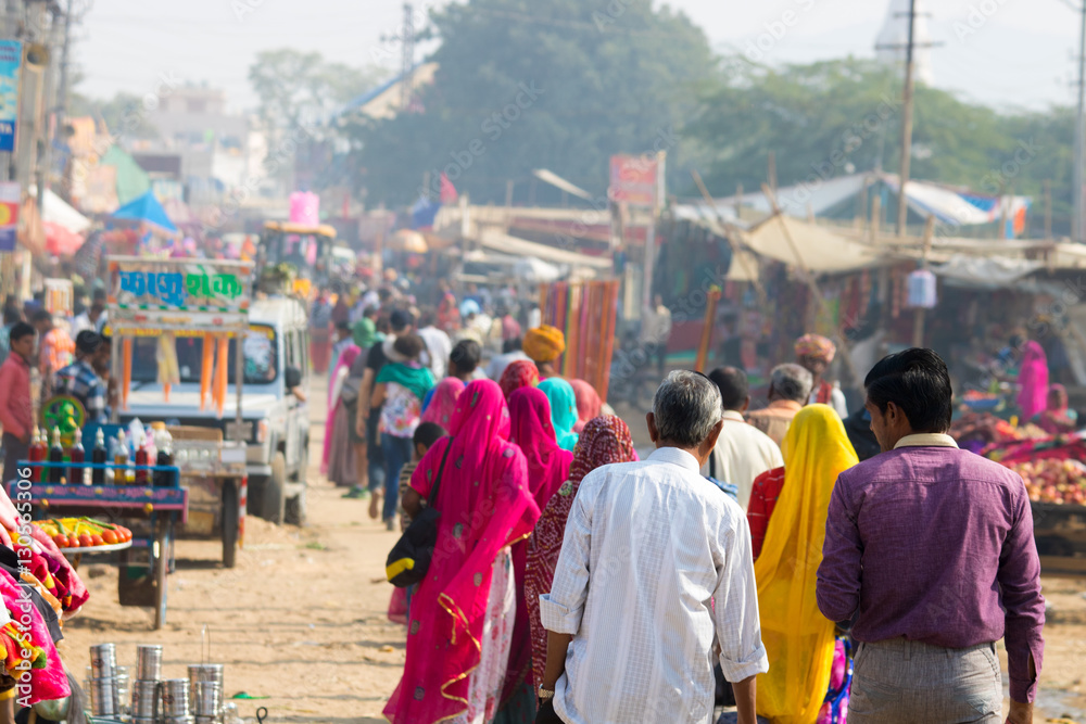 camel market Pushkar festival india street life and street food snacks - obrazy, fototapety, plakaty 