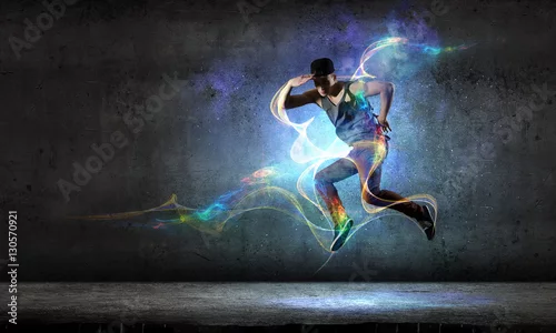 Obraz B-boy wykonujący kilka ruchów. Różne środki przekazu