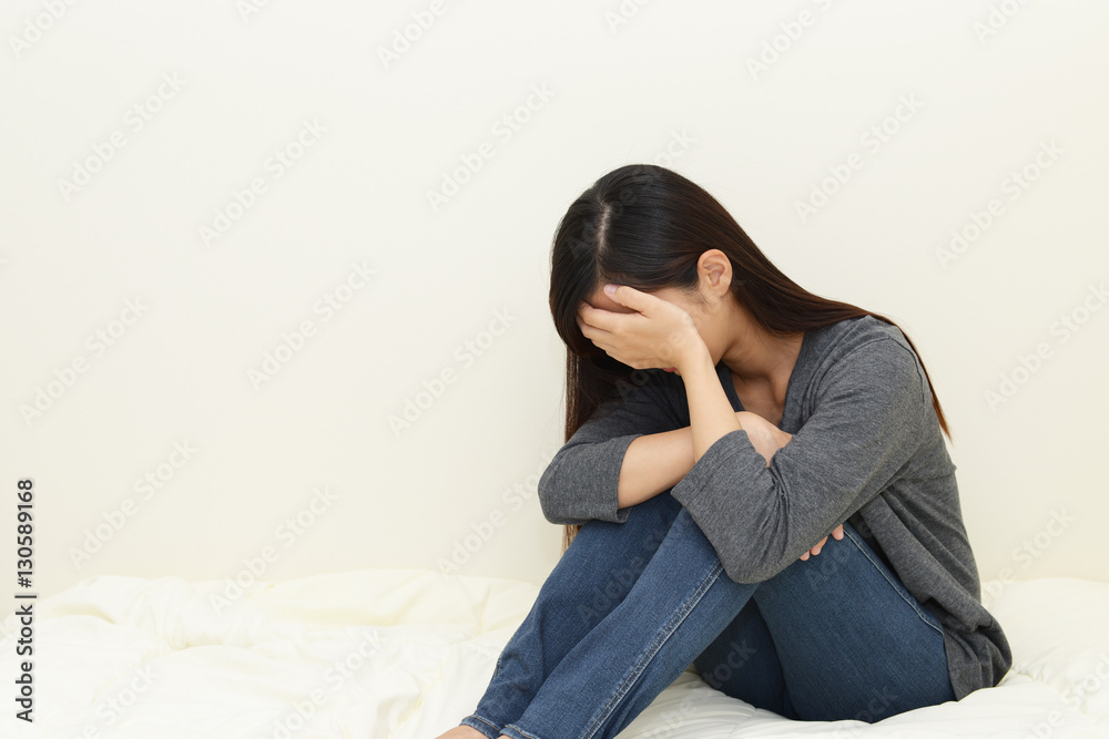 悲しむ女性 悲しむ女性